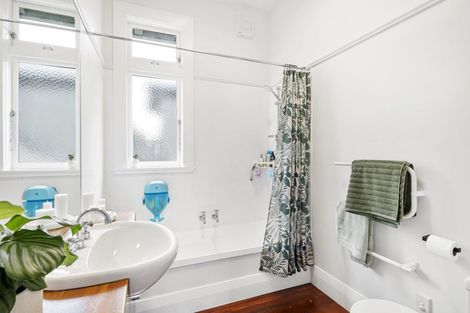 Photo of property in 72 Eden Street, Island Bay, Wellington, 6023