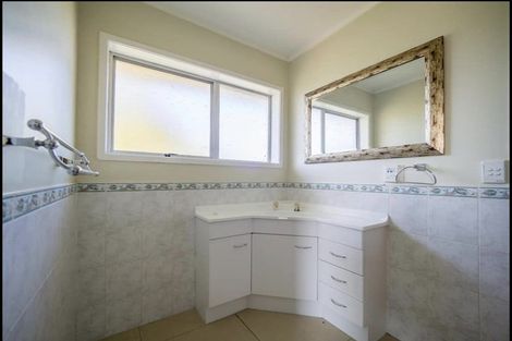 Photo of property in 1/6 Pamela Place, New Lynn, Auckland, 0600