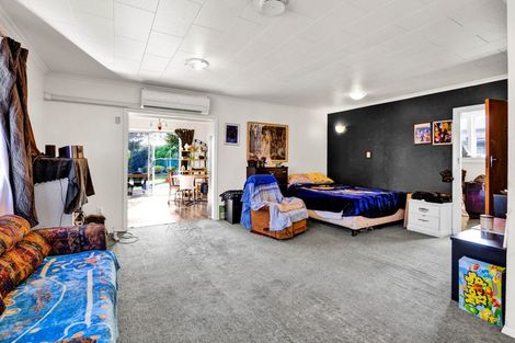 Photo of property in 9 Manawapou Road, Hawera, 4610