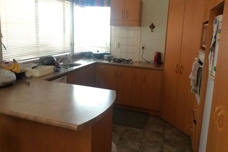 Photo of property in 17 Copplestone Place, New Lynn, Auckland, 0600