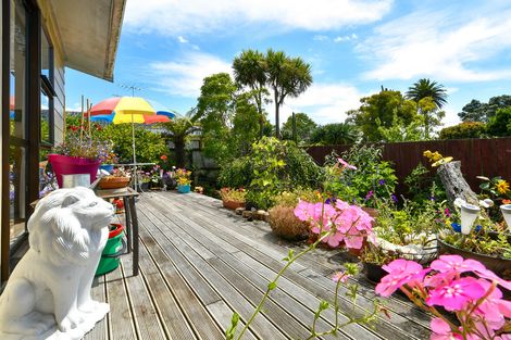 Photo of property in 94 Roberts Road, Te Atatu South, Auckland, 0610