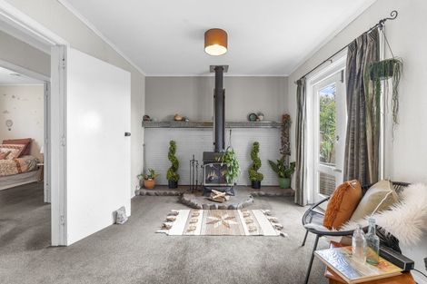 Photo of property in 71 Mountain Road, Sentry Hill, New Plymouth, 4373