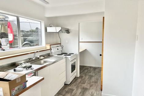 Photo of property in 35e Edmonton Road, Henderson, Auckland, 0612