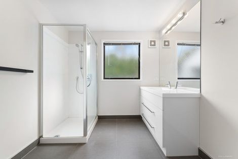 Photo of property in 4 Raphael Place, West Harbour, Auckland, 0618