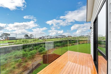 Photo of property in 11 Seagreen Avenue, Rosehill, 2113