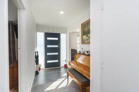 Photo of property in 17 Anaru Place, Awapuni, Palmerston North, 4412