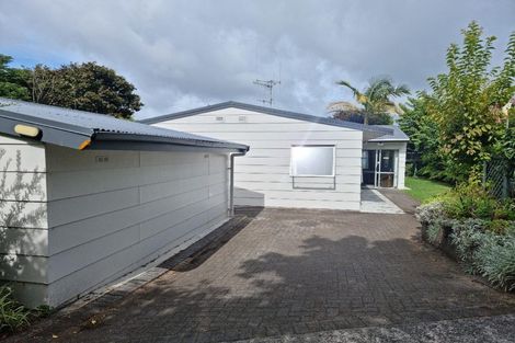 Photo of property in 15 Pokapu Street, Titirangi, Auckland, 0600