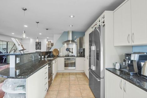 Photo of property in 1/66 Browns Bay Road, Rothesay Bay, Auckland, 0630