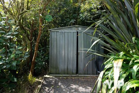 Photo of property in 4 Fernhaven Grove, Newlands, Wellington, 6037