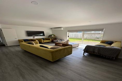 Photo of property in 3 Montilla Place, Manurewa, Auckland, 2102