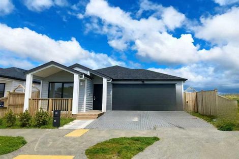 Photo of property in 15 Kaapehu Street, Karaka, 2578