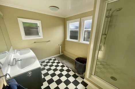 Photo of property in 170 Breaker Bay Road, Breaker Bay, Wellington, 6022