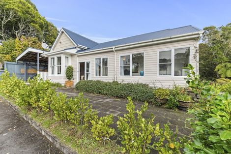 Photo of property in 28 Carrington Street, New Plymouth, 4310