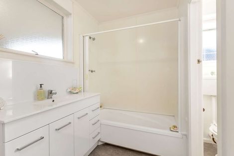 Photo of property in 2/13 Avenue Road, West End, Timaru, 7910