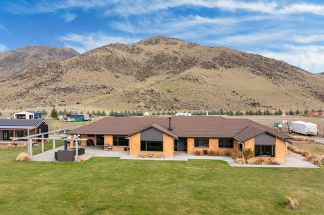 Photo of property in 10 Hardacre Place, Omarama, 9412