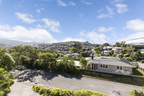 Photo of property in 3 Lomond Street, Newlands, Wellington, 6037