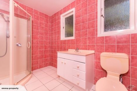 Photo of property in 5 Henderson Valley Road, Henderson, Auckland, 0612