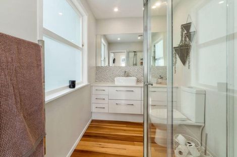 Photo of property in 27 Taioma Crescent, Te Atatu Peninsula, Auckland, 0610