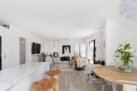 Photo of property in 2/127 Oceanbeach Road, Mount Maunganui, 3116