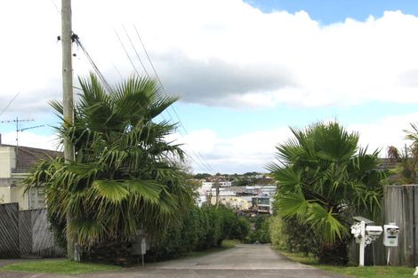 Photo of property in 11 Rangitoto Terrace, Milford, Auckland, 0620