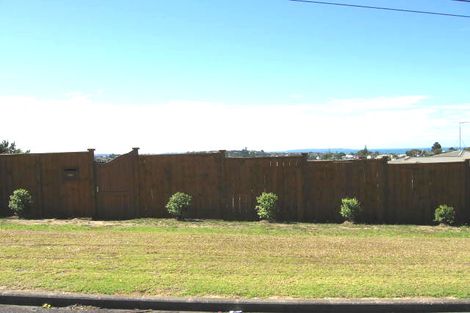 Photo of property in 589e East Coast Road, Browns Bay, Auckland, 0632