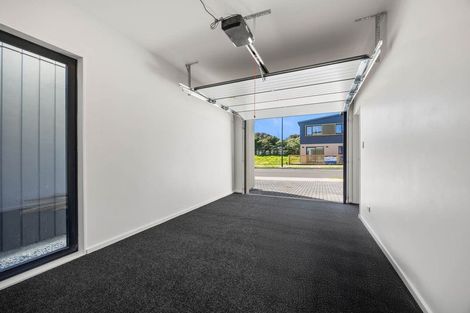 Photo of property in 32 Taipahitini Road, Rosehill, 2113