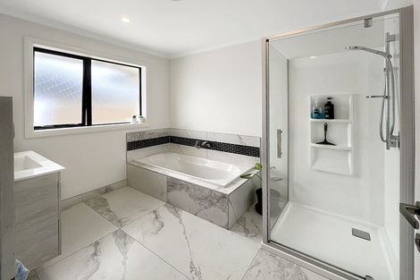 Photo of property in 104 Johnstone Drive, Fitzherbert, Palmerston North, 4410