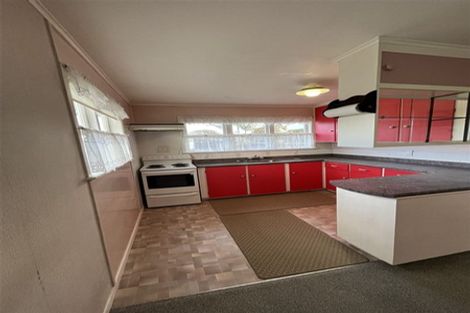Photo of property in 1 Rewarewa Road, Te Atatu Peninsula, Auckland, 0610