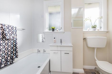 Photo of property in 2 Rakihau Place, Titahi Bay, Porirua, 5022