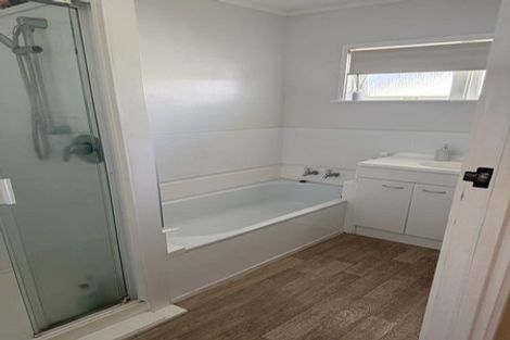 Photo of property in 1/51 Target Road, Totara Vale, Auckland, 0629
