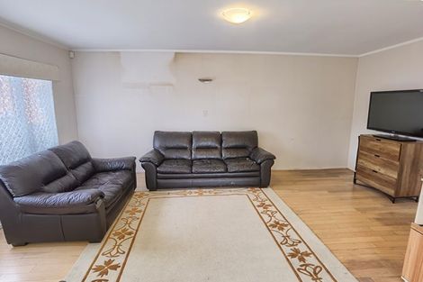 Photo of property in 16 Redoubt Road, Goodwood Heights, Auckland, 2105