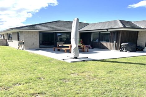 Photo of property in 17 Mooring Close, Whitby, Porirua, 5024