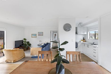 Photo of property in 13 Matipo Road, Te Atatu Peninsula, Auckland, 0610