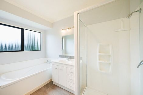 Photo of property in 32 Stoneleigh Lane, Aokautere, Palmerston North, 4471