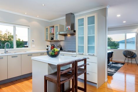 Photo of property in 2/35 Kowhai Road, Mairangi Bay, Auckland, 0630