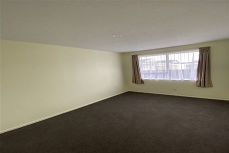 Photo of property in 8a Tamarisk Place, Parklands, Christchurch, 8083