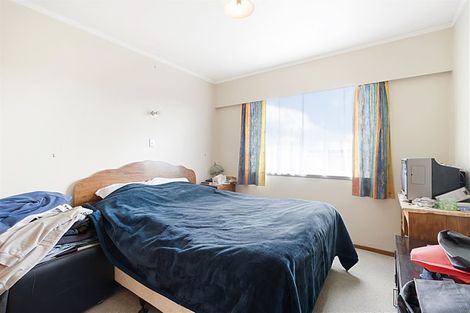 Photo of property in 1a/1 Divich Avenue, Te Atatu South, Auckland, 0610