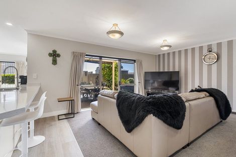 Photo of property in 6 Downing Place, Welcome Bay, Tauranga, 3112