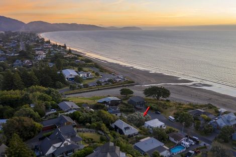 Photo of property in 19 Groves Road, Raumati Beach, Paraparaumu, 5032