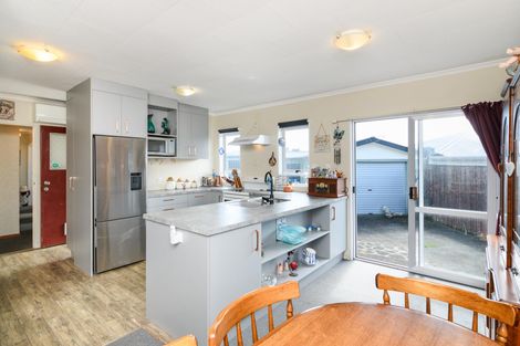 Photo of property in 6 Oban Place, Awapuni, Palmerston North, 4412