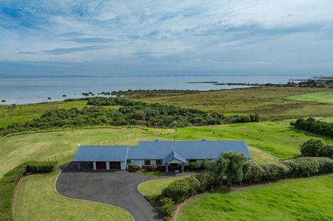 Photo of property in 337d Clarks Beach Road, Clarks Beach, Pukekohe, 2679