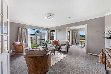 Photo of property in 23 Greenwood Place, Fitzherbert, Palmerston North, 4410