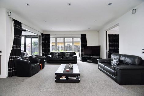 Photo of property in 2 Brookwater Avenue, Northwood, Christchurch, 8051