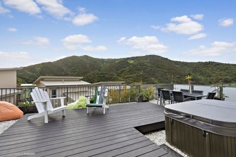 Photo of property in 11 Rarangi Way, Owhiro Bay, Wellington, 6023