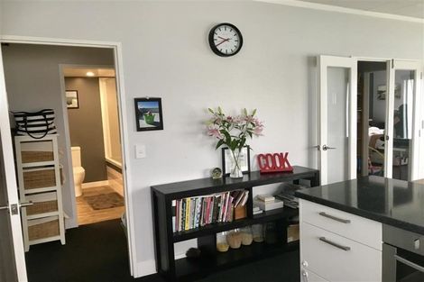 Photo of property in 2u4 Grafton Road, Roseneath, Wellington, 6011