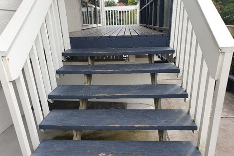 Photo of property in 34 Kemp Road, Massey, Auckland, 0614