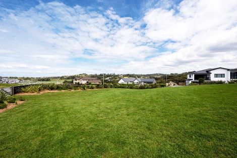Photo of property in 9 Ridgelea Road, Long Bay, 0792