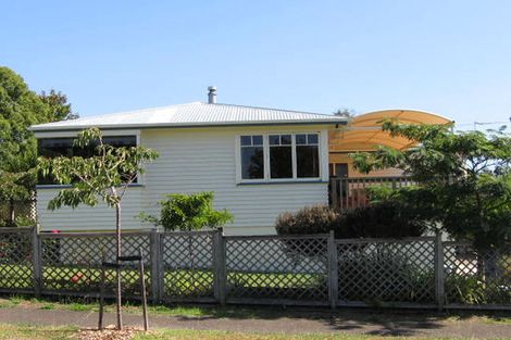 Photo of property in 2 Denyer Place, New Lynn, Auckland, 0600