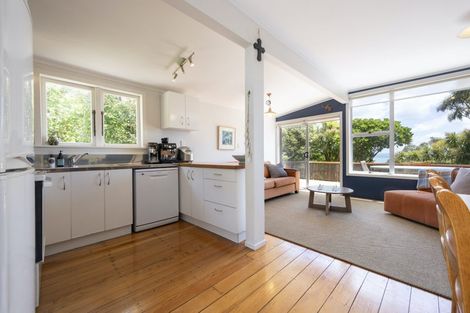 Photo of property in 30 Piha Road, Piha, New Lynn, 0772