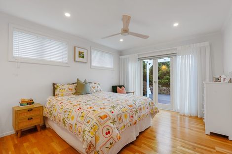 Photo of property in 70 Selwyn Crescent, Forrest Hill, Auckland, 0620